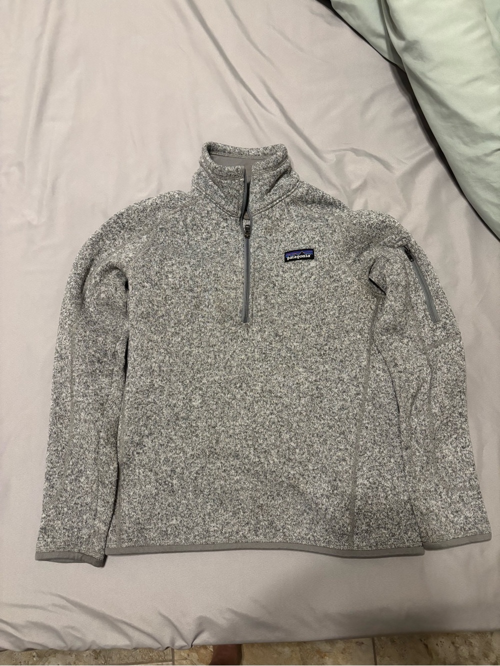 Patagonia women’s  Heather Gray Quarter-Zip Fleece Pullover